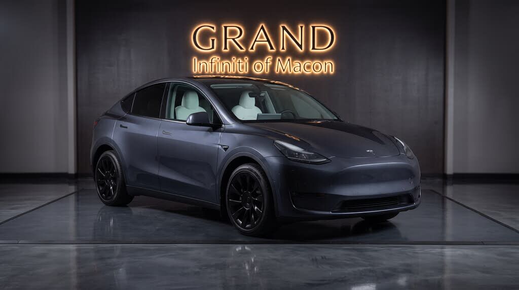2024 TESLA Model Y
