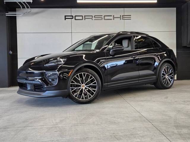 2026 PORSCHE Macan