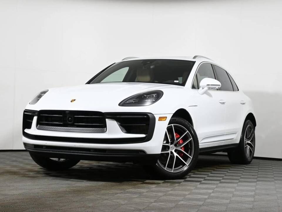2026 PORSCHE Macan