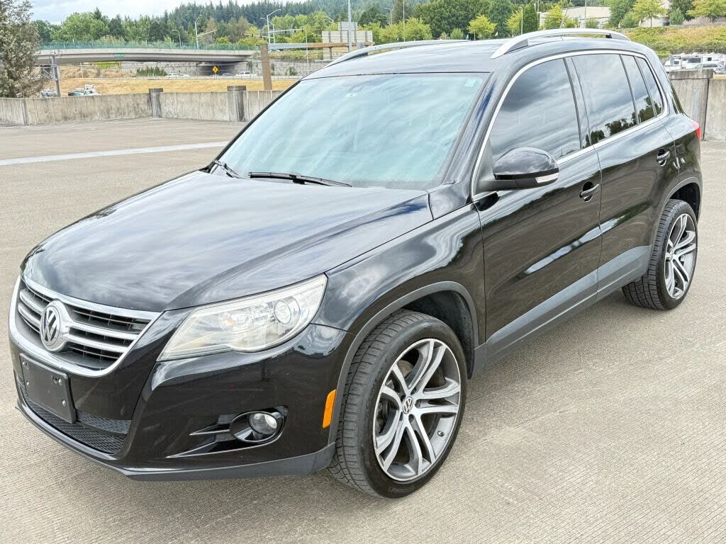 2011 VOLKSWAGEN Tiguan