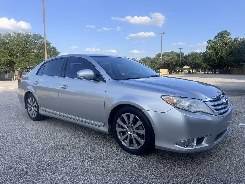 2011 TOYOTA Avalon