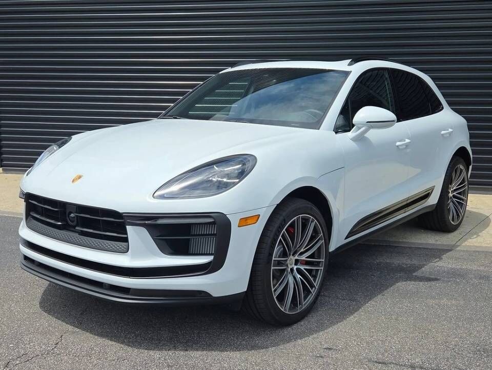 2026 PORSCHE Macan