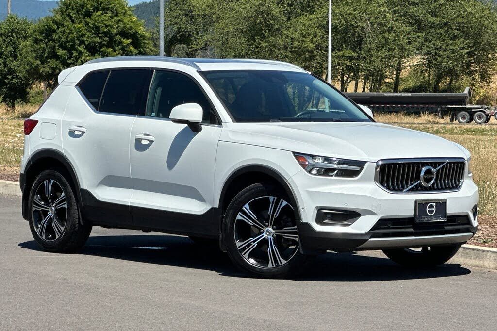 2019 VOLVO XC40