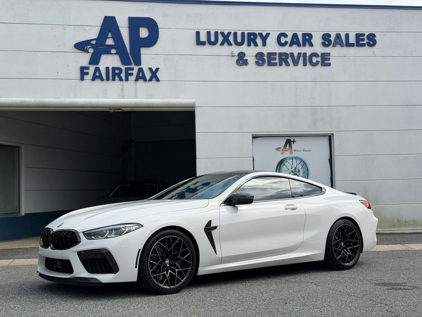 2022 BMW M8