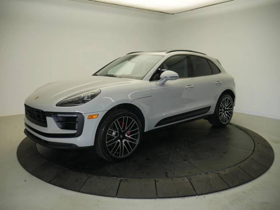 2026 PORSCHE Macan