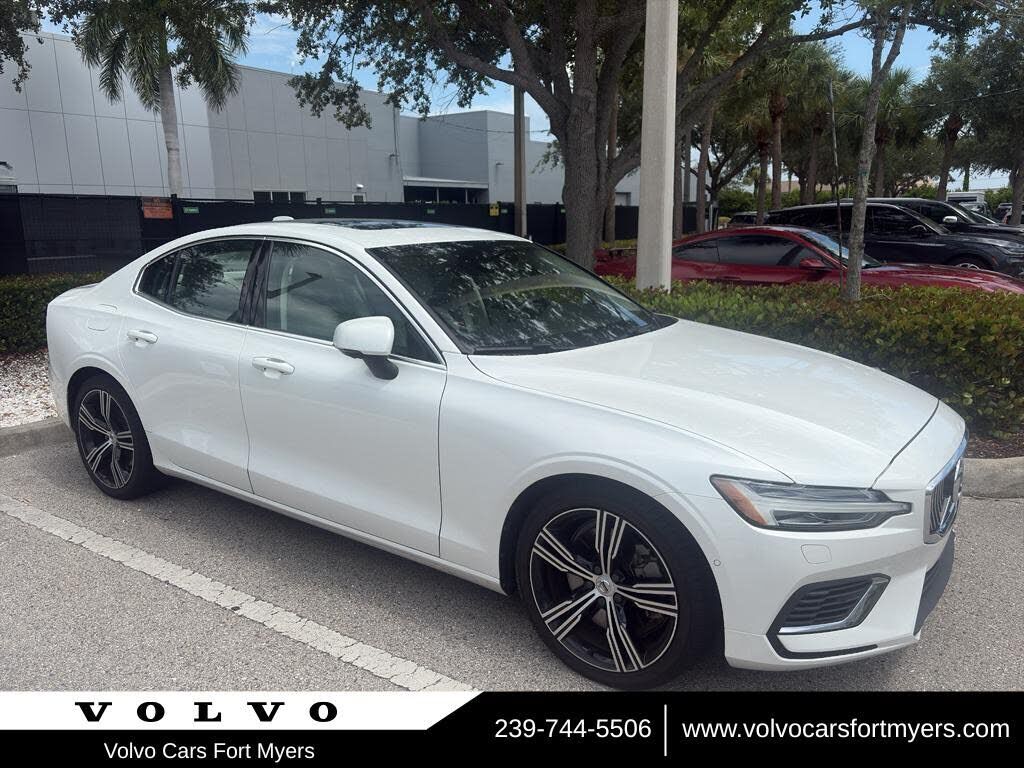 2022 VOLVO S60