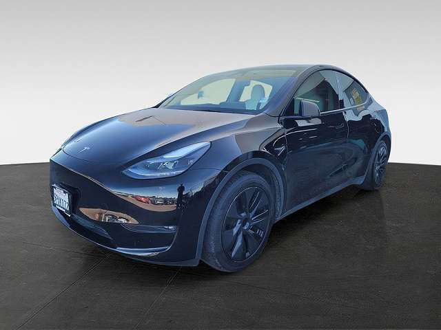2025 TESLA Model Y