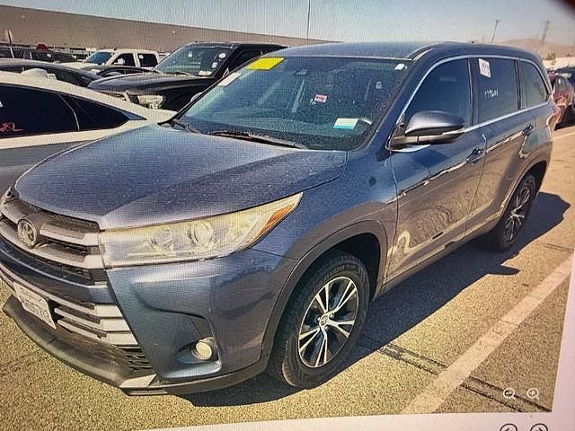 2019 TOYOTA Highlander