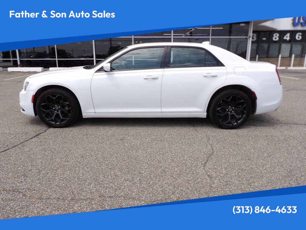2019 CHRYSLER 300