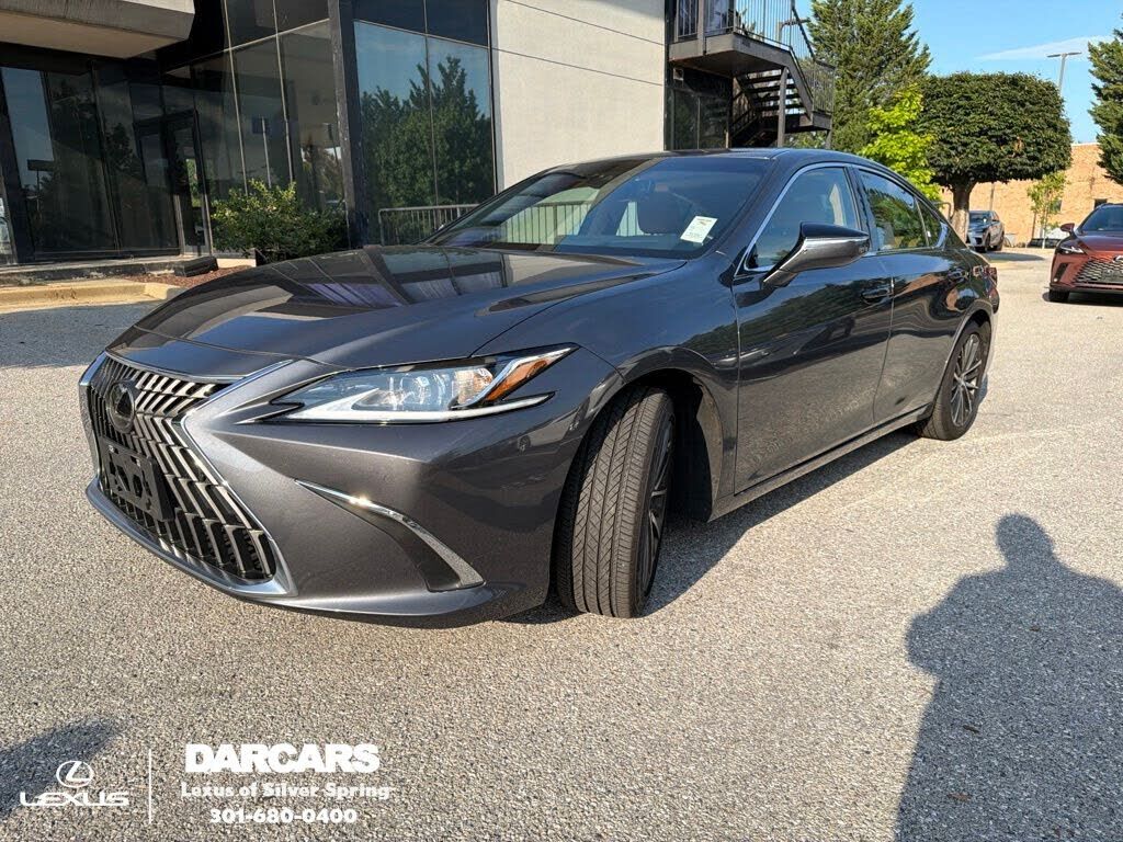 2025 LEXUS ES