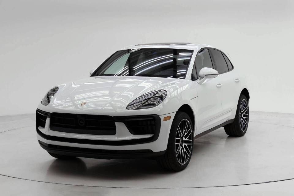 2026 PORSCHE Macan