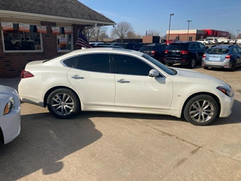2016 INFINITI Q70