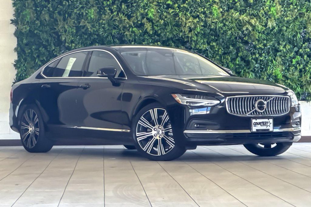 2023 VOLVO S90