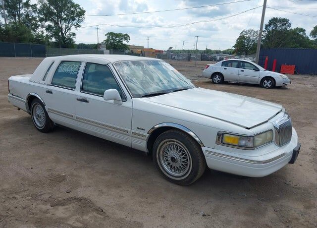 1997 LINCOLN Town Car