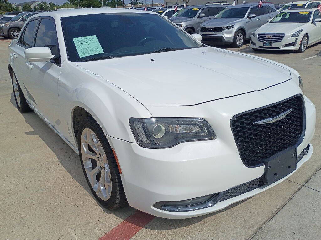 2019 CHRYSLER 300