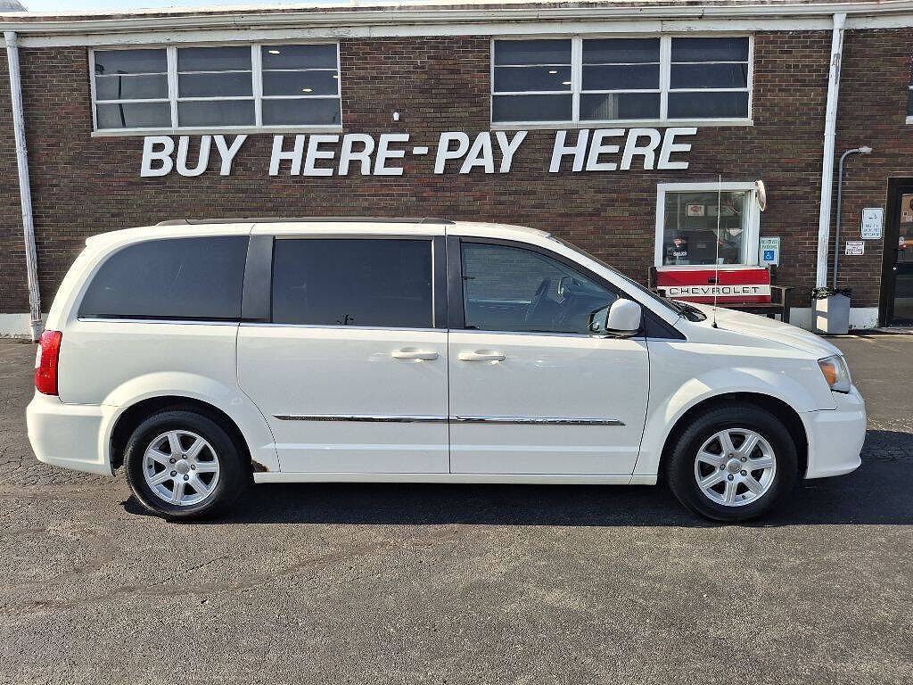 2012 CHRYSLER Town and Country