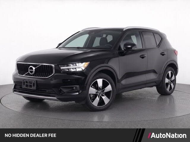 2022 VOLVO XC40