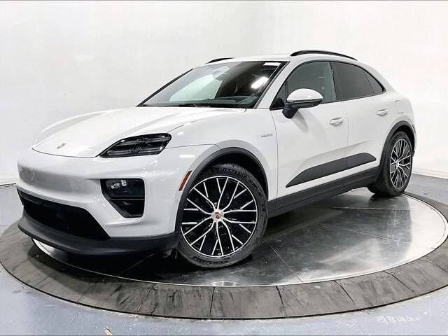 2026 PORSCHE Macan