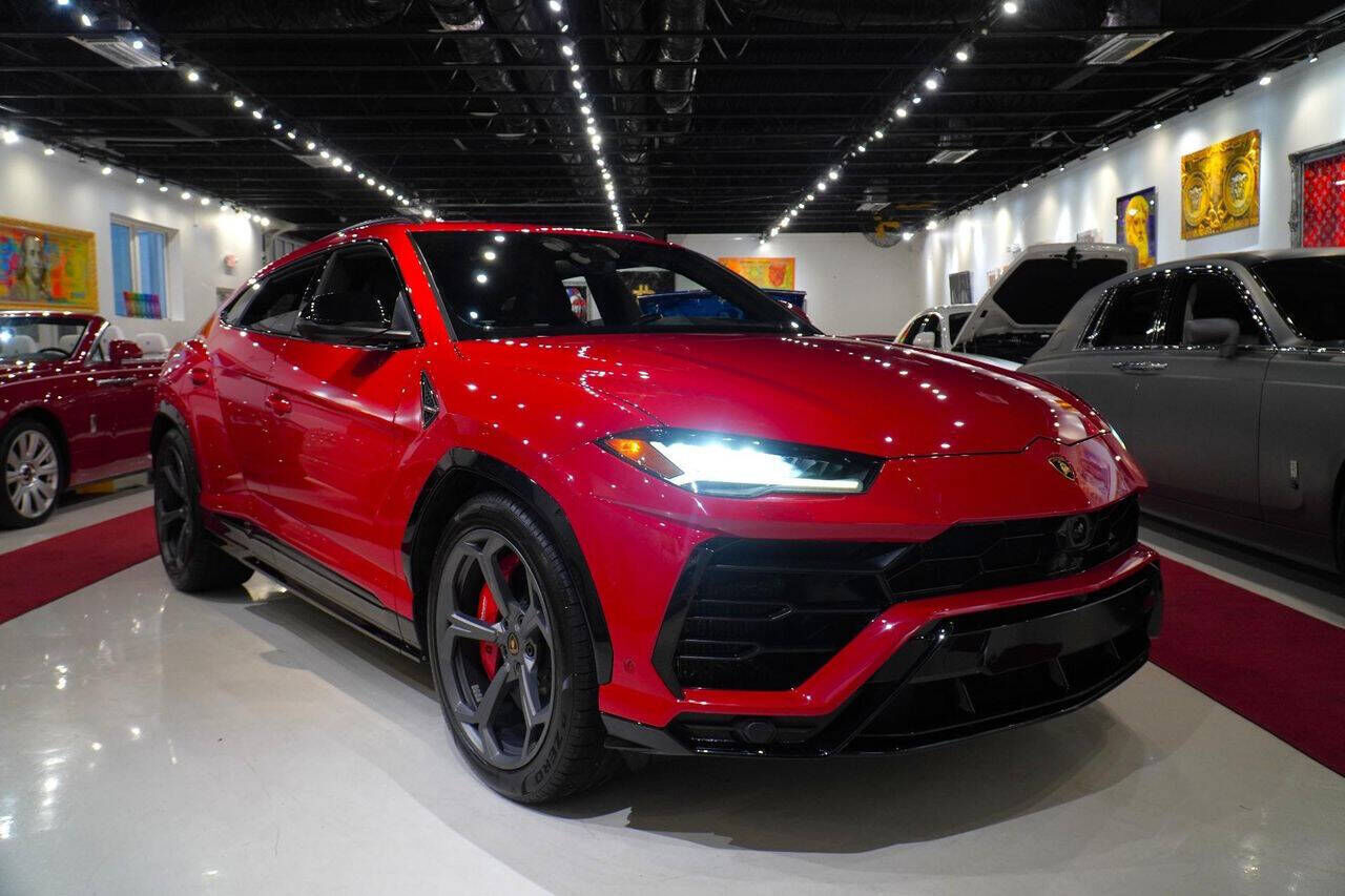 2019 LAMBORGHINI URUS