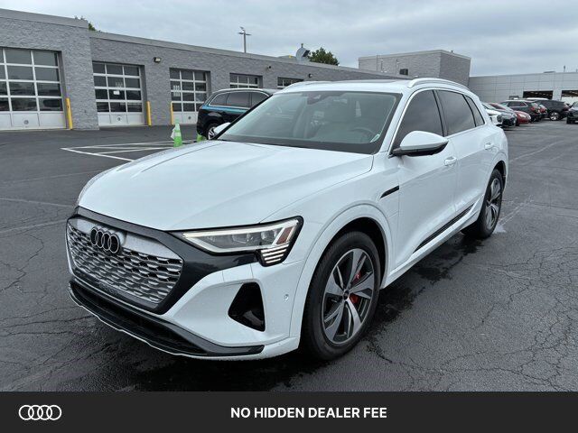 2024 AUDI Q8