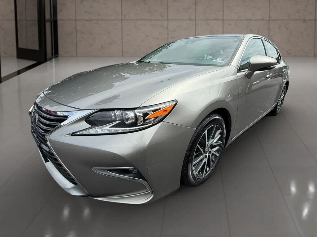 2017 LEXUS ES