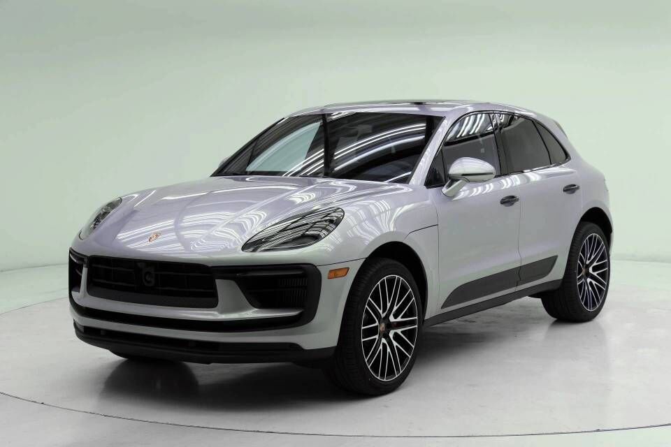 2026 PORSCHE Macan