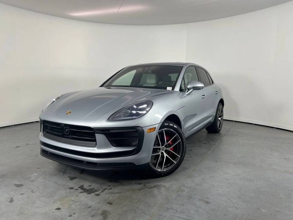 2026 PORSCHE Macan