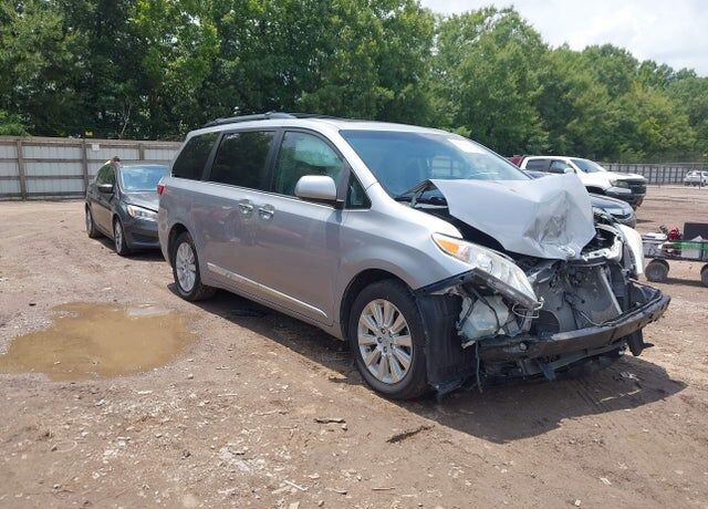 2015 TOYOTA Sienna
