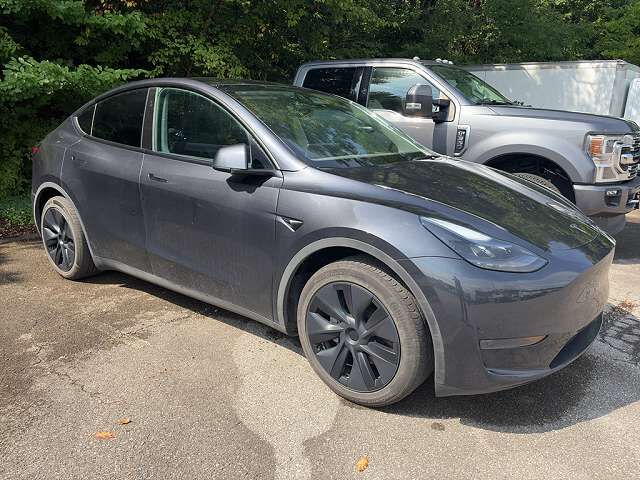2024 TESLA Model Y