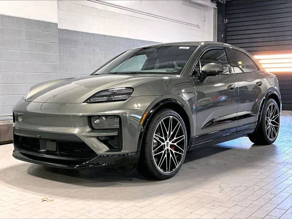 2026 PORSCHE Macan