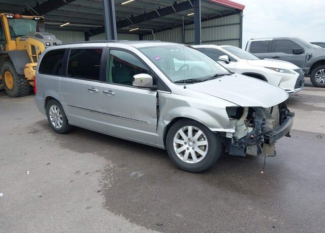 2012 CHRYSLER Town and Country