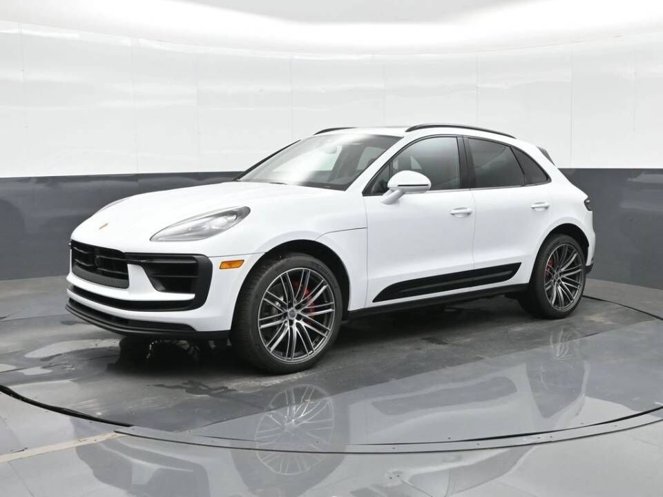 2026 PORSCHE Macan