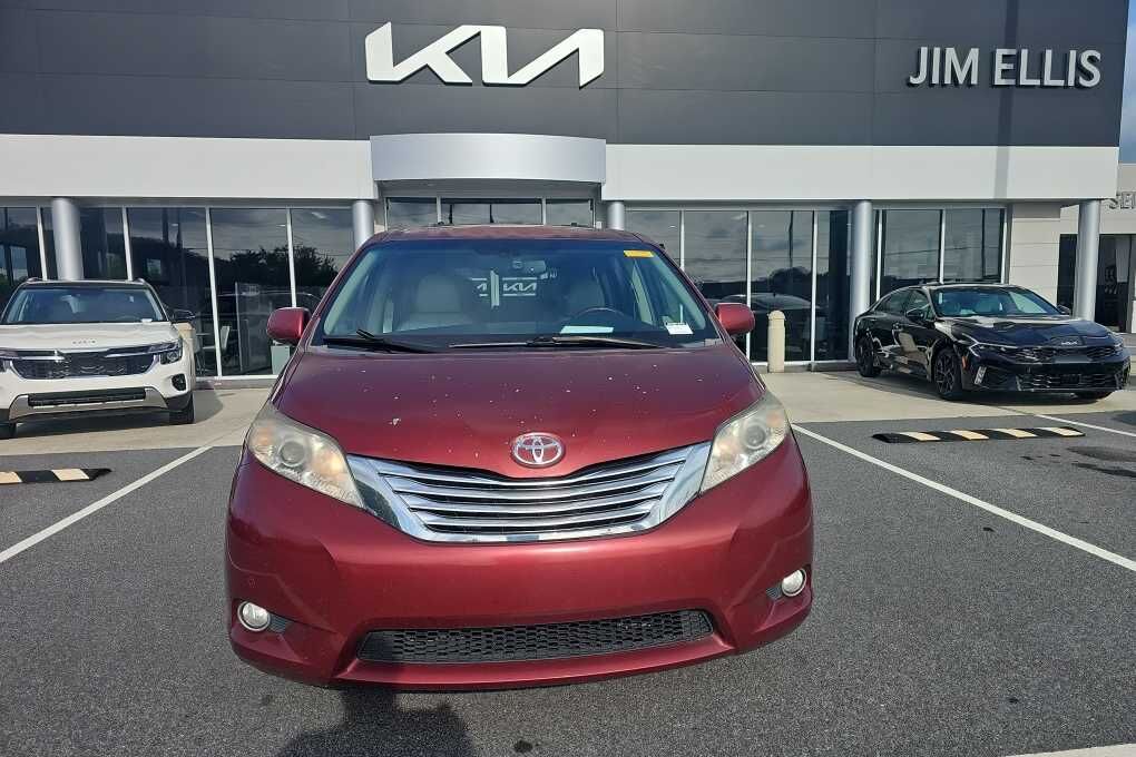 2011 TOYOTA Sienna