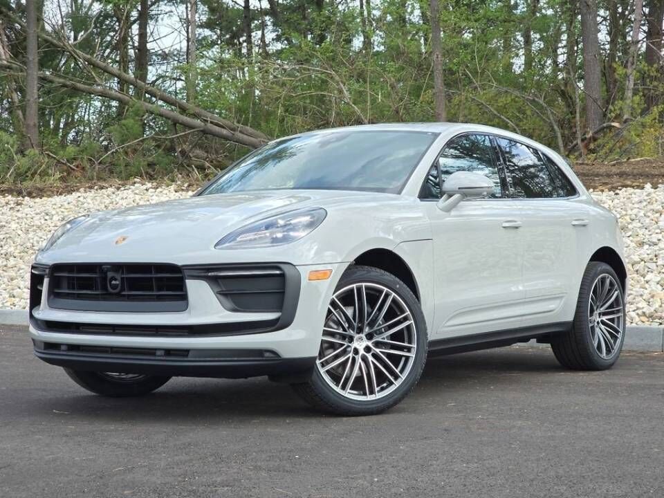 2026 PORSCHE Macan
