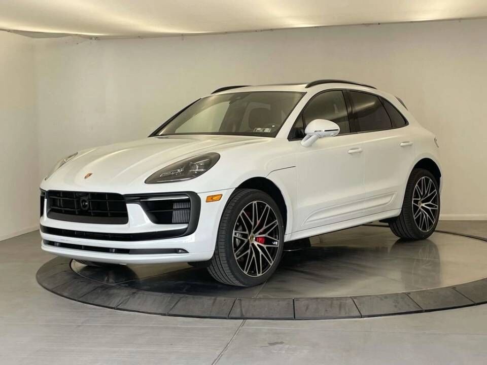 2026 PORSCHE Macan