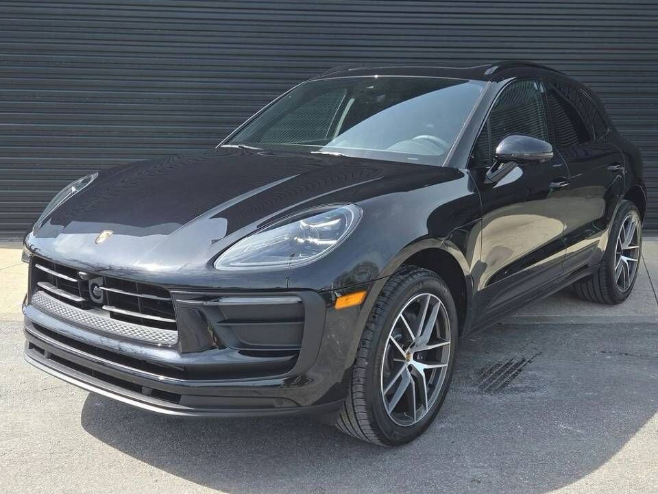 2026 PORSCHE Macan