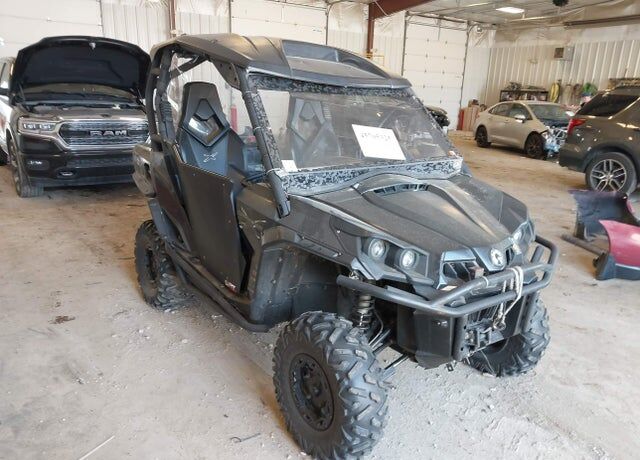 2013 CAN-AM Commander - X