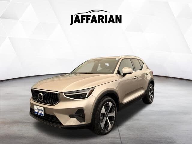 2024 VOLVO XC40