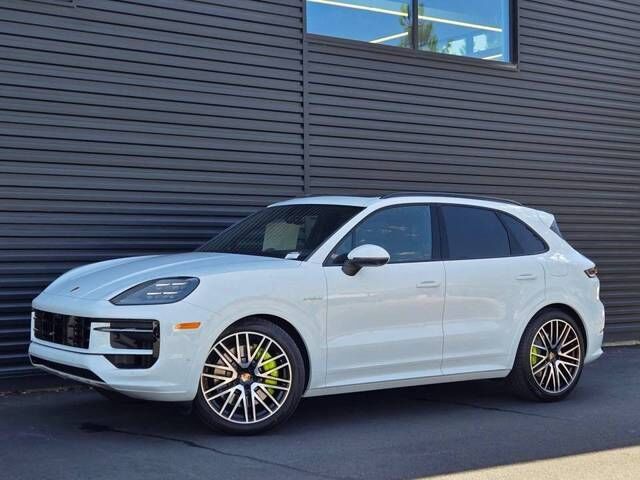 2025 PORSCHE Cayenne