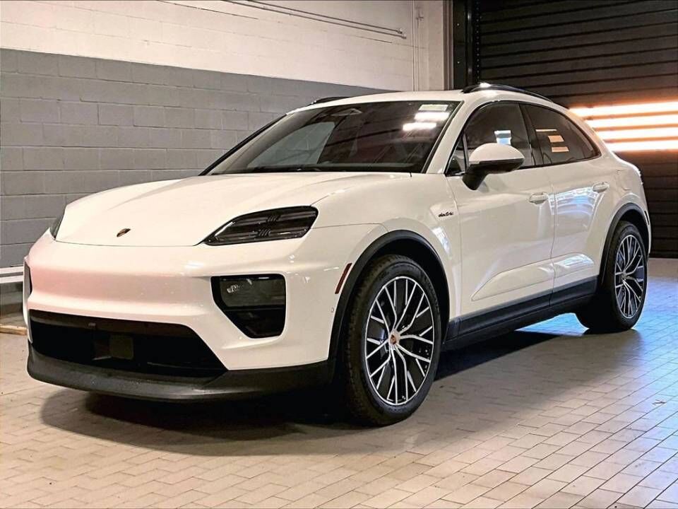 2026 PORSCHE Macan