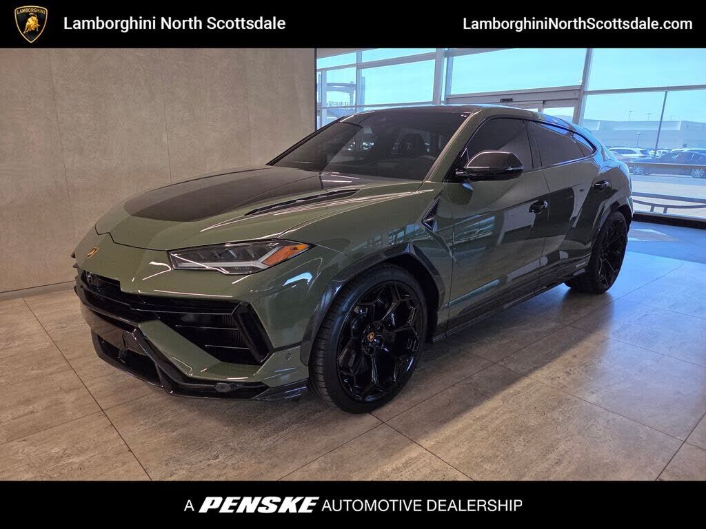 2024 LAMBORGHINI URUS