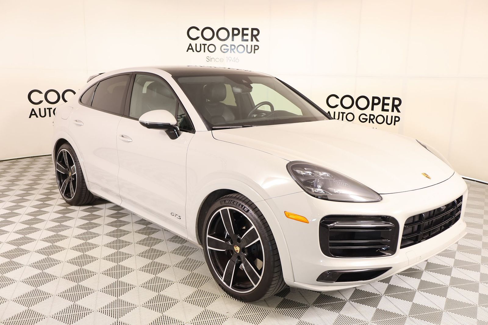 2023 PORSCHE Cayenne