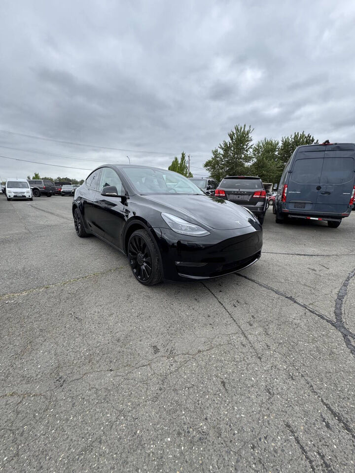 2023 TESLA Model Y