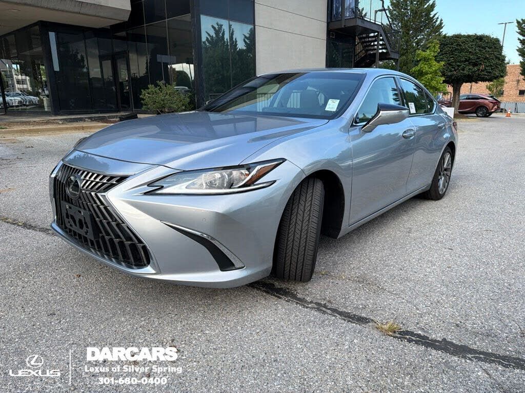 2025 LEXUS ES