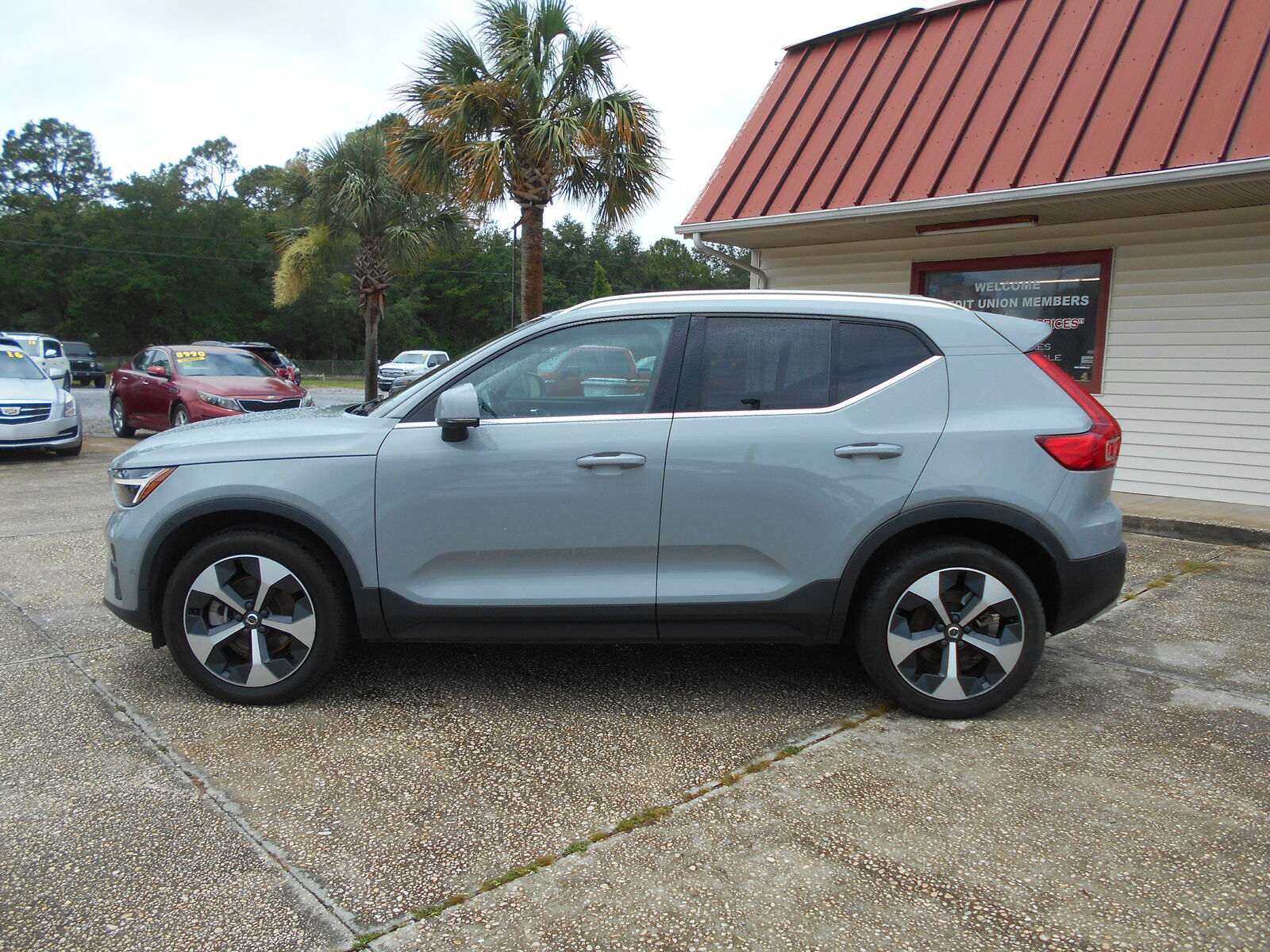 2024 VOLVO XC40