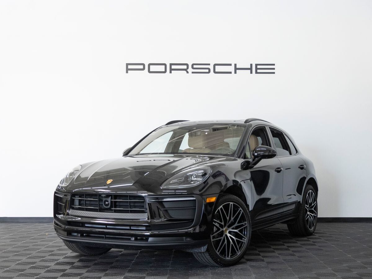2026 PORSCHE Macan