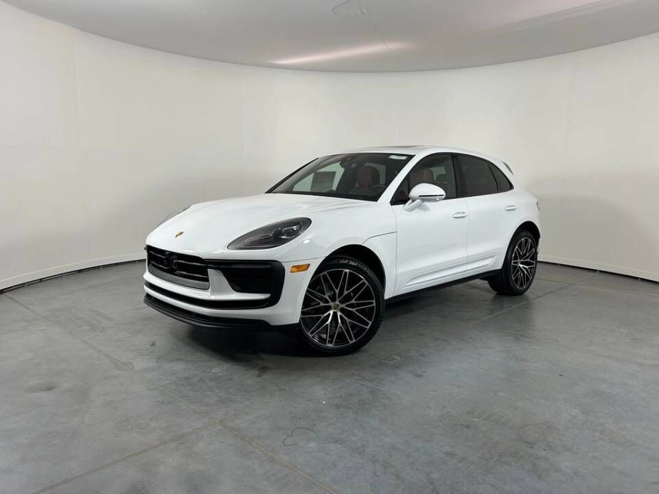 2026 PORSCHE Macan