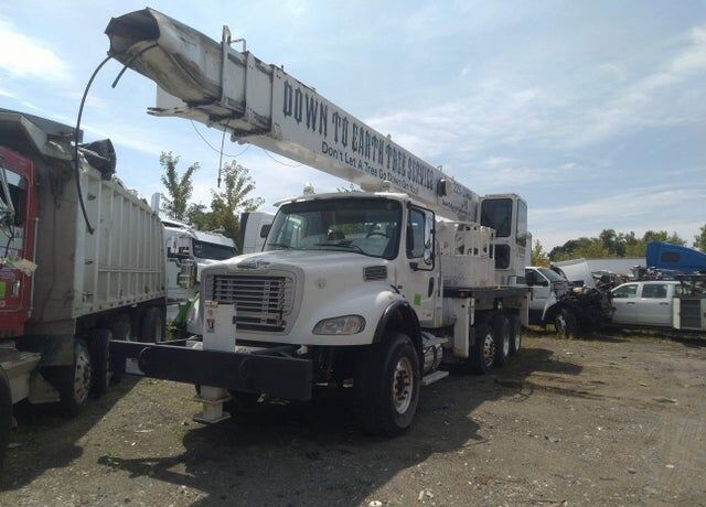 2011 FREIGHTLINER M2