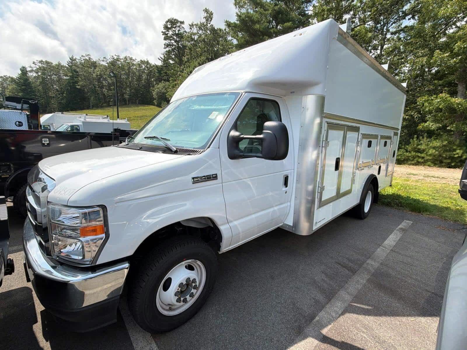 2027 FORD E-450