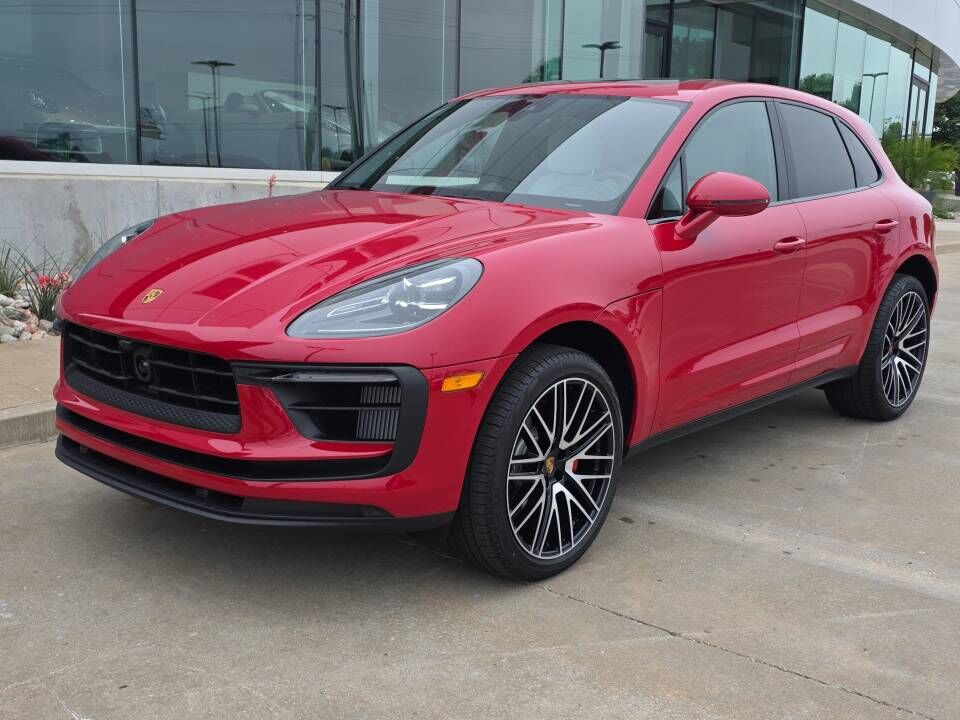 2026 PORSCHE Macan